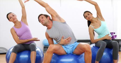 365108025-pelota-para-gimnasia-pilates-yoga-estirarse