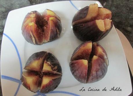 Higos rellenos, de queso con miel