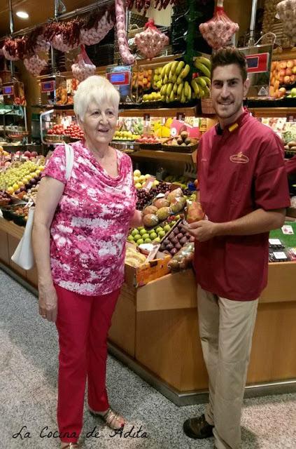 Tarta con uvas fresas y arándanos