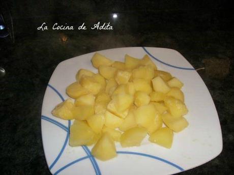 Patatas con alioli casero