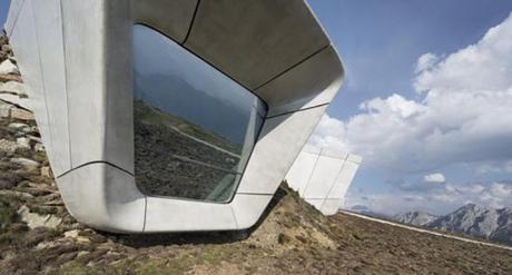 Museo Messner Mountain de Zaha Hadid, en Plan de Corones – Italia.