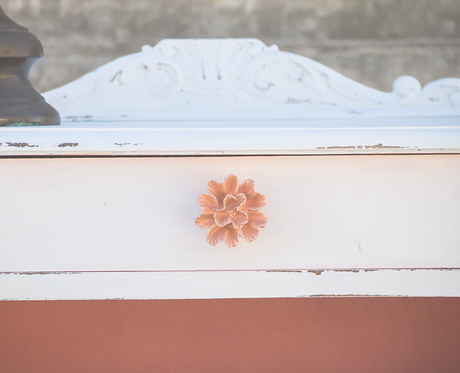 Mesita recuperada Flo