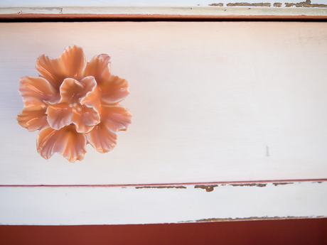 Mesita recuperada Flo