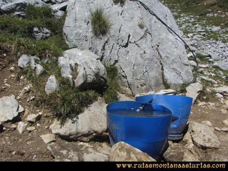 Ruta Peña Castil y Cueva del Hielo: Abrevadero en la canal de Fresnedal