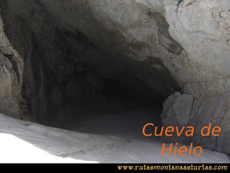 Ruta Peña Castil y Cueva del Hielo: Entrada a la cueva de hielo