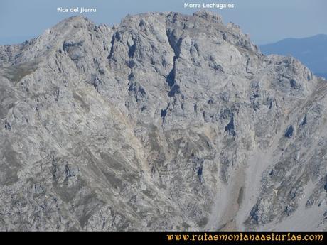 Ruta Peña Castil y Cueva del Hielo: Vista desde Peña Castil de la morra lechugales y pica del jierru