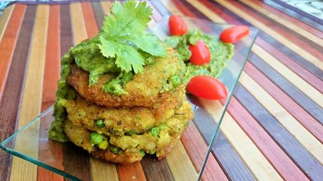 Tortitas de samosa con salsa verde