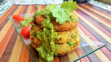 Tortitas de samosa con salsa verde