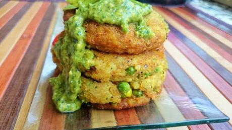 Tortitas de samosa con salsa verde