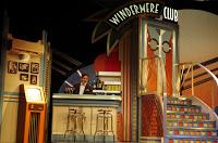 Fotos de una escena y vídeo de la obra de teatro Windermere Club