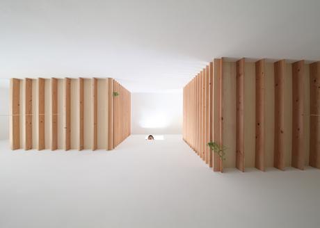 Plataformas de madera alistonada en vivienda de Japón