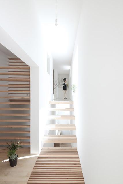 Plataformas de madera alistonada en vivienda de Japón