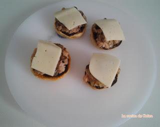 Champiñones rellenos de atún