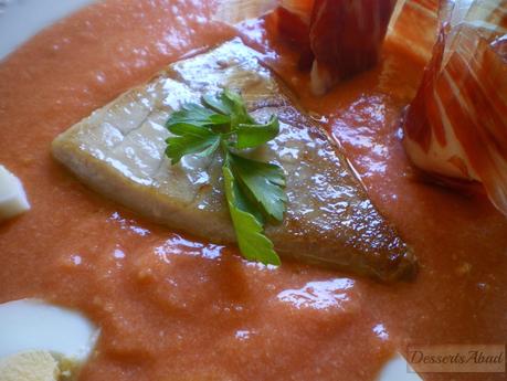 Atún plancha con salmorejo