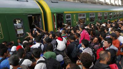 El tren de los inmigrantes en Europa: las desesperadas luchas para sobrevivir