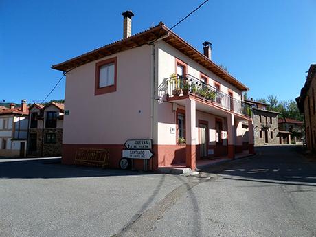 Antiguo Camino de Santiago: de La Robla a Canales, León.