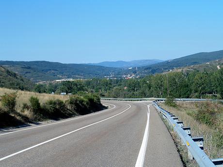 Antiguo Camino de Santiago: de La Robla a Canales, León.