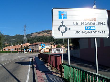 Antiguo Camino de Santiago: de La Robla a Canales, León.