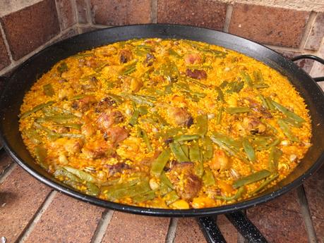 http://recetasparasolteros.com/wp-content/uploads/2015/07/paella-2.jpg
