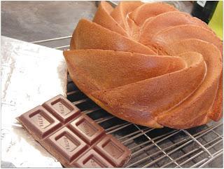 Bundt cake de mascarpone y chocolate