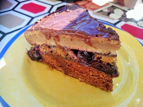 Tarta vegana con relleno de cerezas negras y rellenos de fruta de Princes