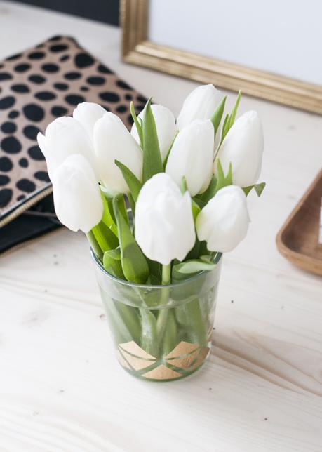 DIY: De vaso a jarrón con triángulos dorados DIY: De vaso a jarrón con triángulos dorados