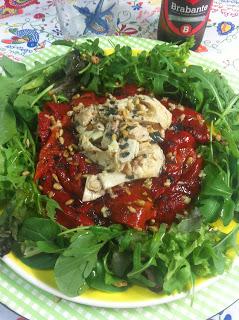 Ensalada De Pimientos Asados Con Brotes Y Bonito En Escabeche