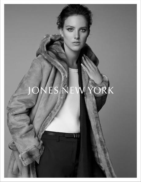 Eliza Cummings protagoniza la nueva campaña de Jones New York