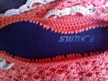 reciclando...de botas a zapatos de ganchillo