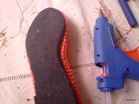 reciclando...de botas a zapatos de ganchillo