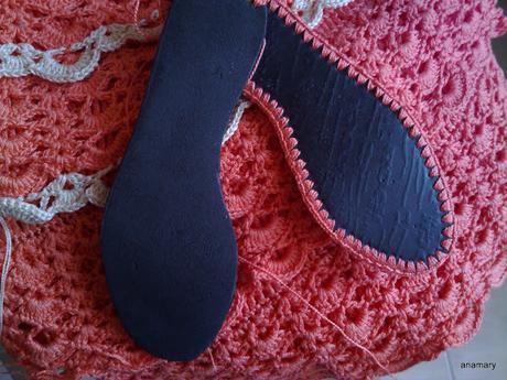 reciclando...de botas a zapatos de ganchillo