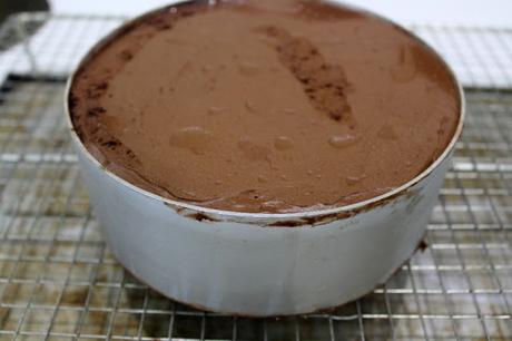Tarta de mousse de chocolate y praliné con cristales de caramelo