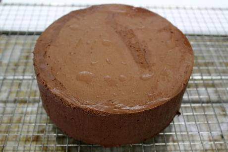 Tarta de mousse de chocolate y praliné con cristales de caramelo