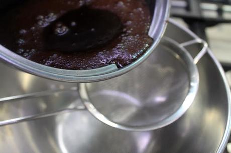 Tarta de mousse de chocolate y praliné con cristales de caramelo