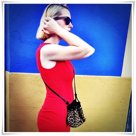 Nuestra bloguera de moda @Loqllevelarubia nos trae hoy… Simply red