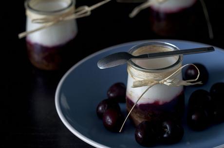 VASITO DE CEREZAS A LAS TRES TEXTURAS - POSTRE DE VERANO FRESCO Y SIN HORNO