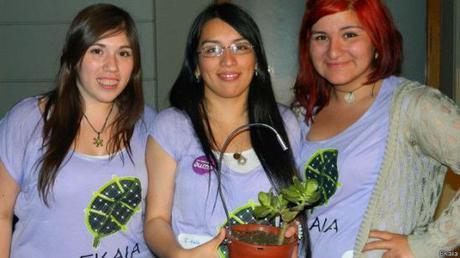 Cómo Recargar el Celular Conectándolo a una Planta Cómo Recargar el Celular Conectándolo a una Planta