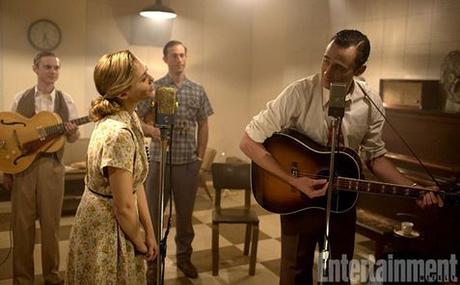 #TomHiddleston canta en el primer trailer de #ISawTheLight