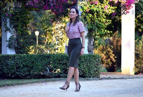 Outfit | Suede midi skirt