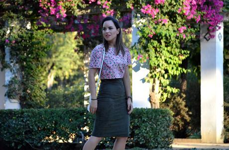 Outfit | Suede midi skirt