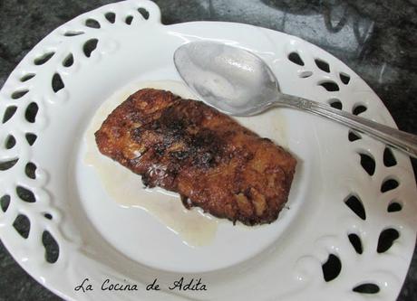 Helado de canela sobre una torrija