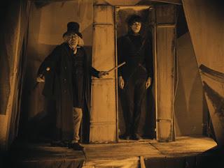 El gabinete del Dr.Caligari (Das Kabinett des Doktor Caligari, Robert Wiene, 1919. Alemania):