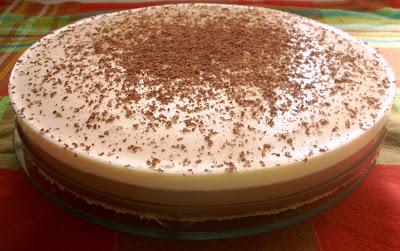 Tarta tres chocolates con base de sobaos pasiegos