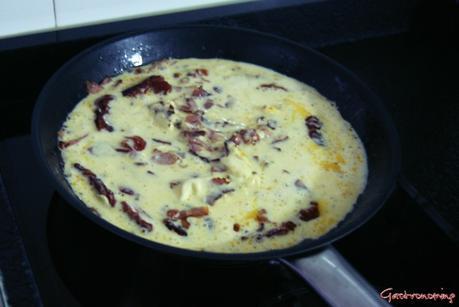 Frittata de panceta y tomates deshidratados Frittata de panceta y tomates deshidratados