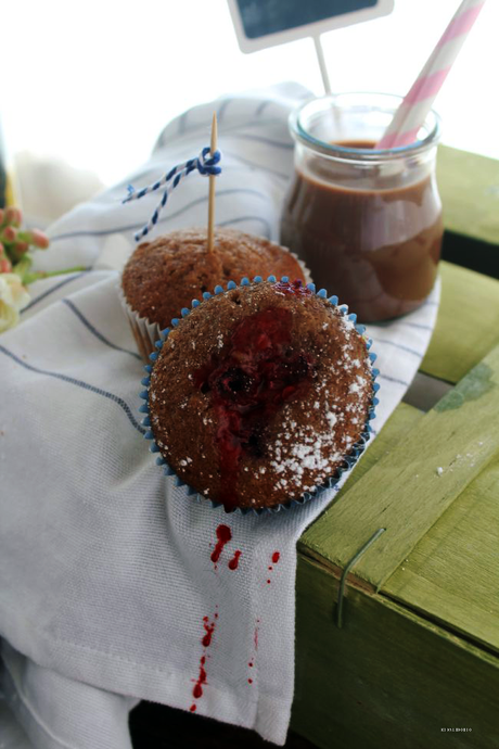 Muffins de cacaolat , frambuesas y galletas avenacol para la vuelta al cole