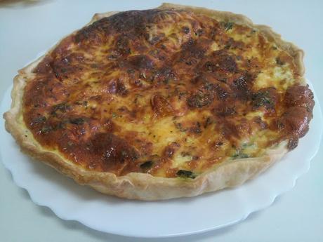 Prepara esta quiche de espinacas con bacon y queso Edam y tendrás la cena lista en un momento
