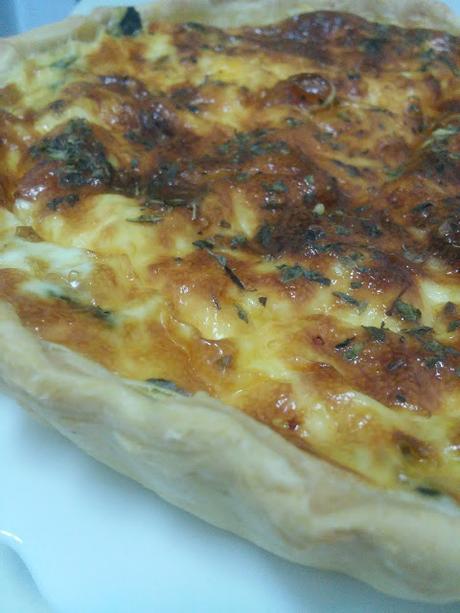 Prepara esta quiche de espinacas con bacon y queso Edam y tendrás la cena lista en un momento