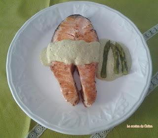 Salmón con coulis de espárragos trigueros