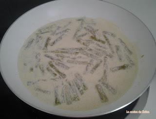 Salmón con coulis de espárragos trigueros