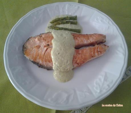 Salmón con coulis de espárragos trigueros